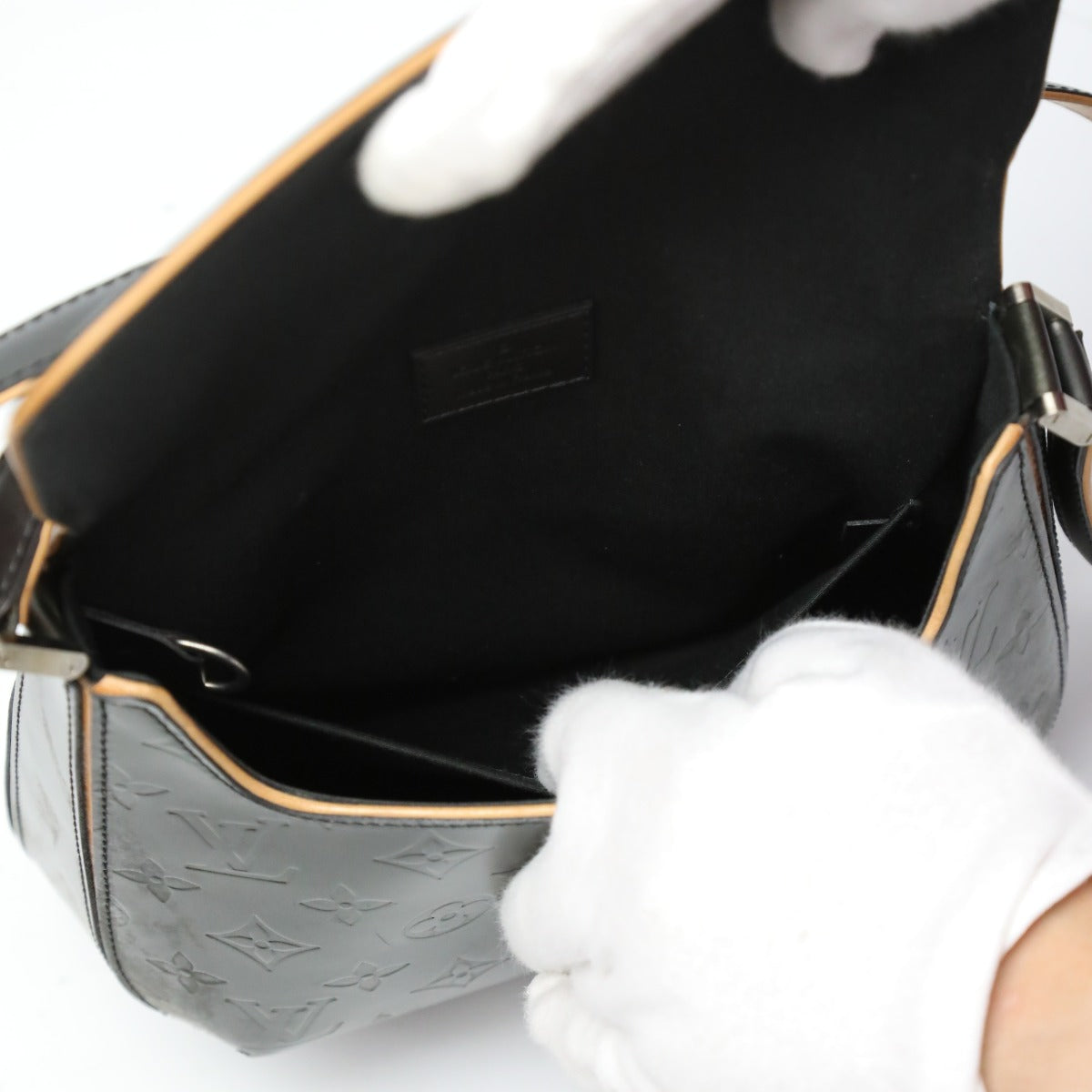 ルイヴィトン LOUIS VUITTON ショルダーバッグ
マット モノグラムマット ウェブスターストリート M55152 ノワール LV
【SS】
【中古】