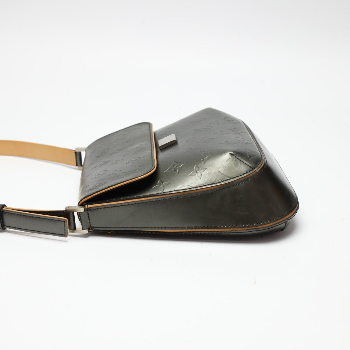 ルイヴィトン LOUIS VUITTON ショルダーバッグ
マット モノグラムマット ウェブスターストリート M55152 ノワール LV
【SS】
【中古】