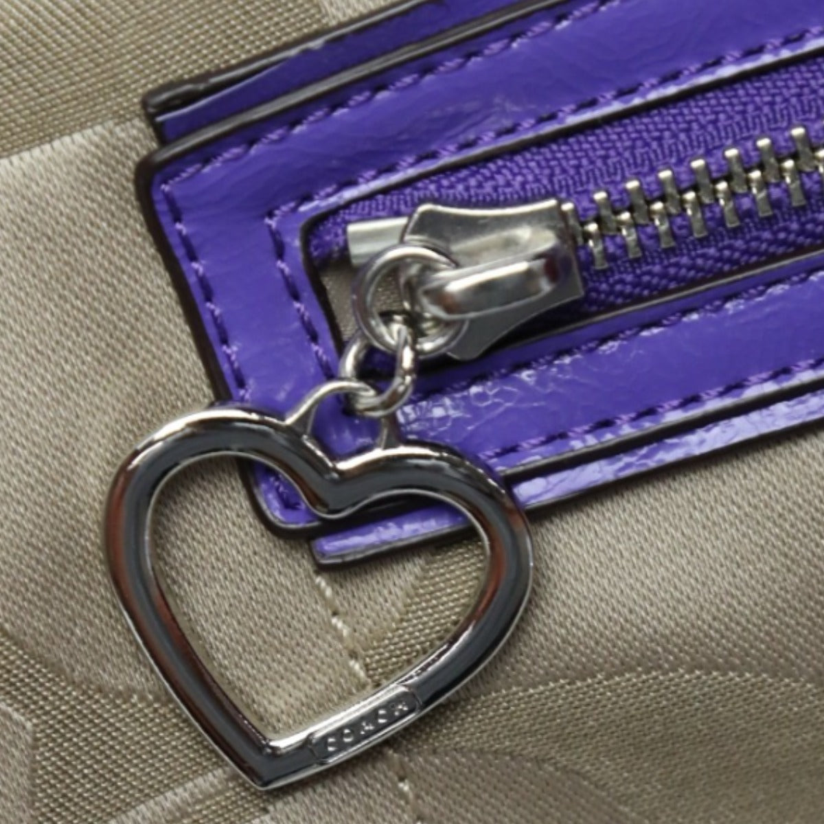 コーチ COACH ショルダーバッグ
2WAYバッグ シグネチャー ハンドバッグ F21713 ブロンズ×パープル 【SS】
【中古】