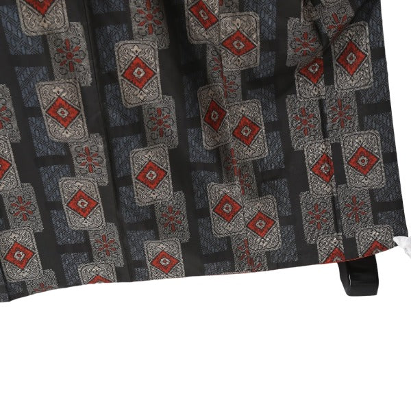 紬
長着 大島 村山 シルク 黒地にエンジ角柄 【SS】
【中古】