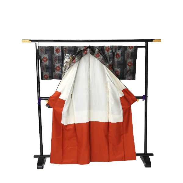 紬
長着 大島 村山 シルク 黒地にエンジ角柄 【SS】
【中古】