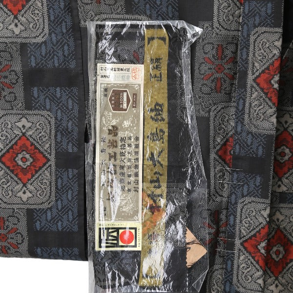 紬
長着 大島 村山 シルク 黒地にエンジ角柄 【SS】
【中古】