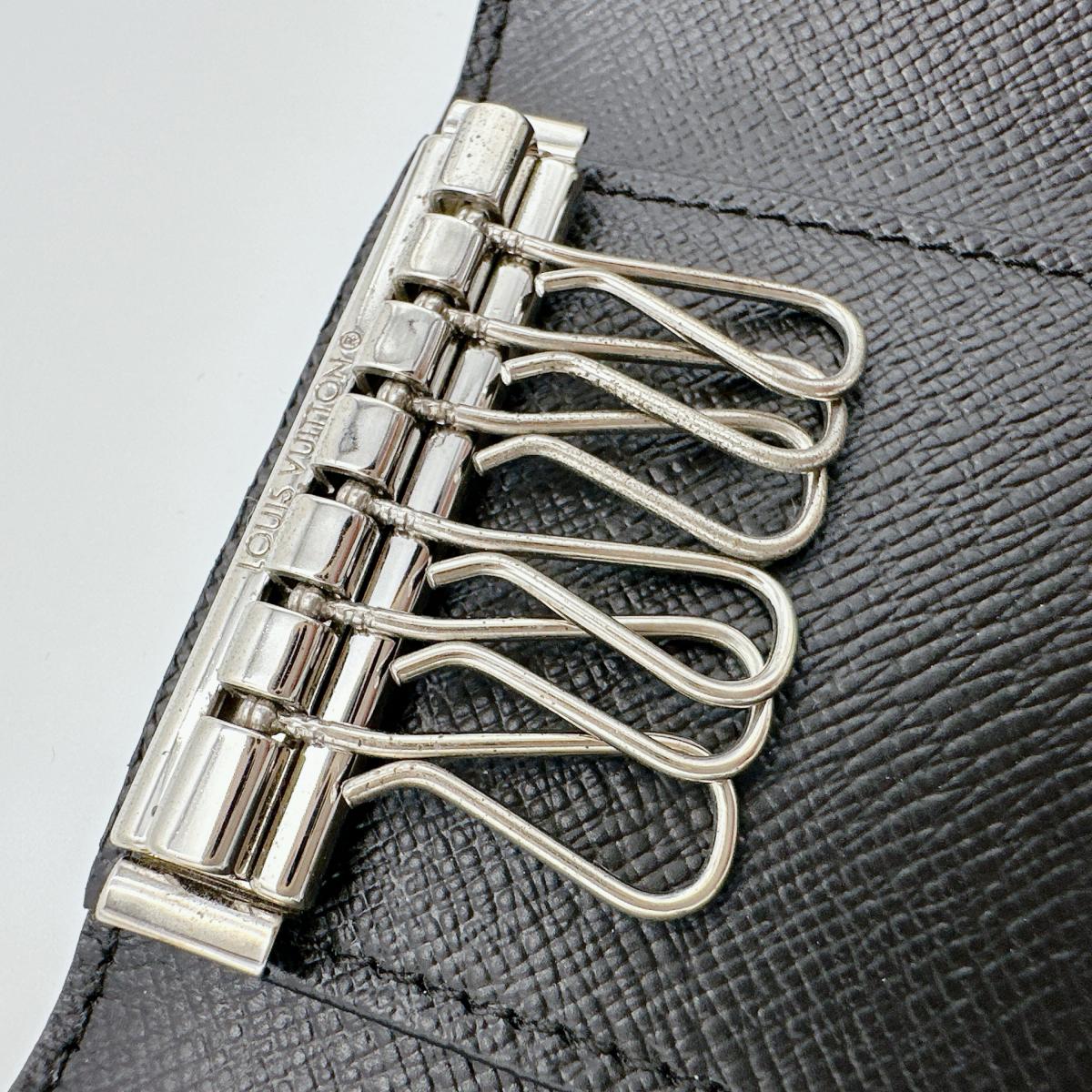 ルイヴィトン LOUIS VUITTON キーケース
6本用キーケース ダミエグラフィット ミュルティクレ6 ダミエグラフィットキャンバス N62662 ブラック LV
【SS】
【中古】