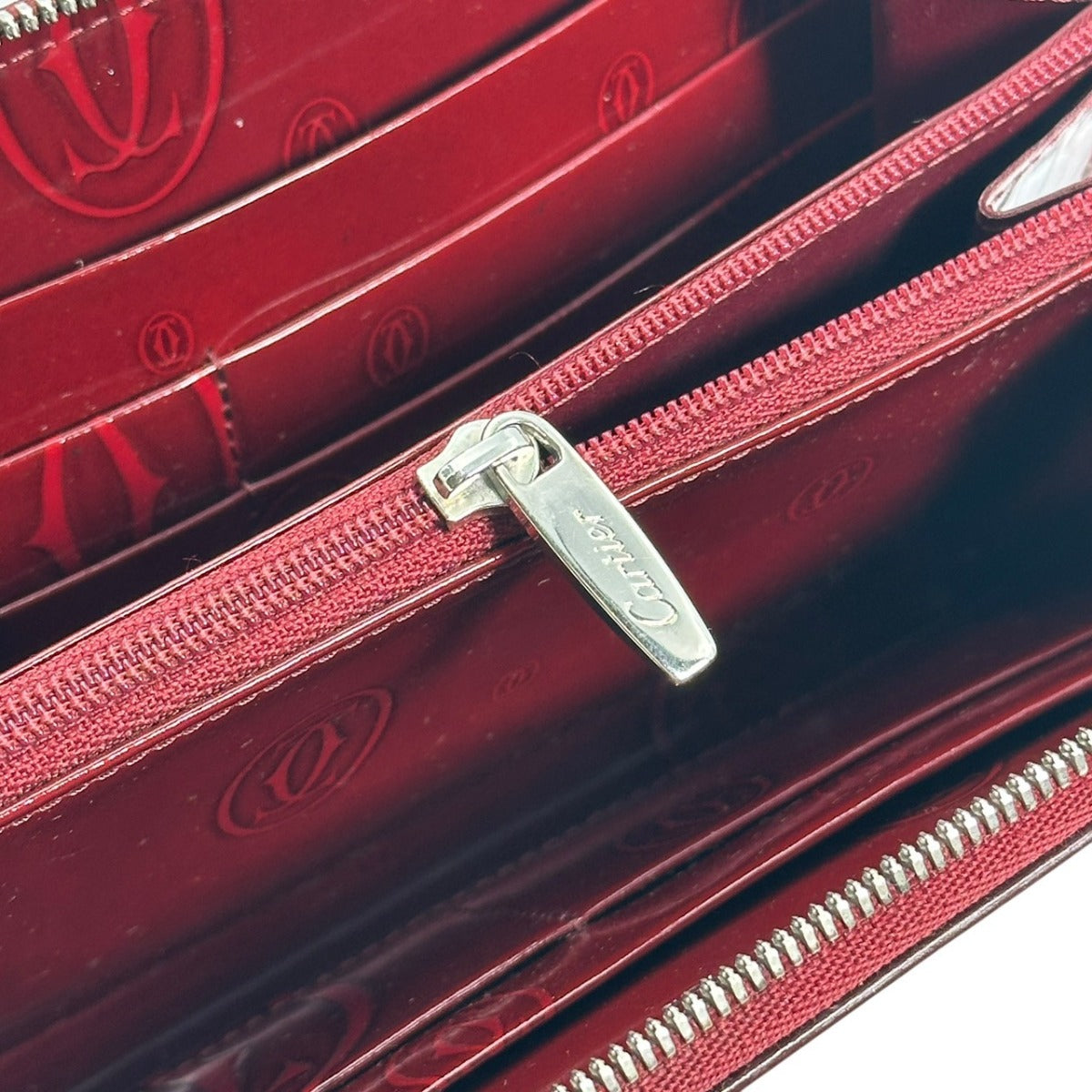 カルティエ CARTIER 長財布
長財布 2Cモチーフ ラウンドファスナー長財布 レザー CRL3000721 レッド 【SS】
【中古】