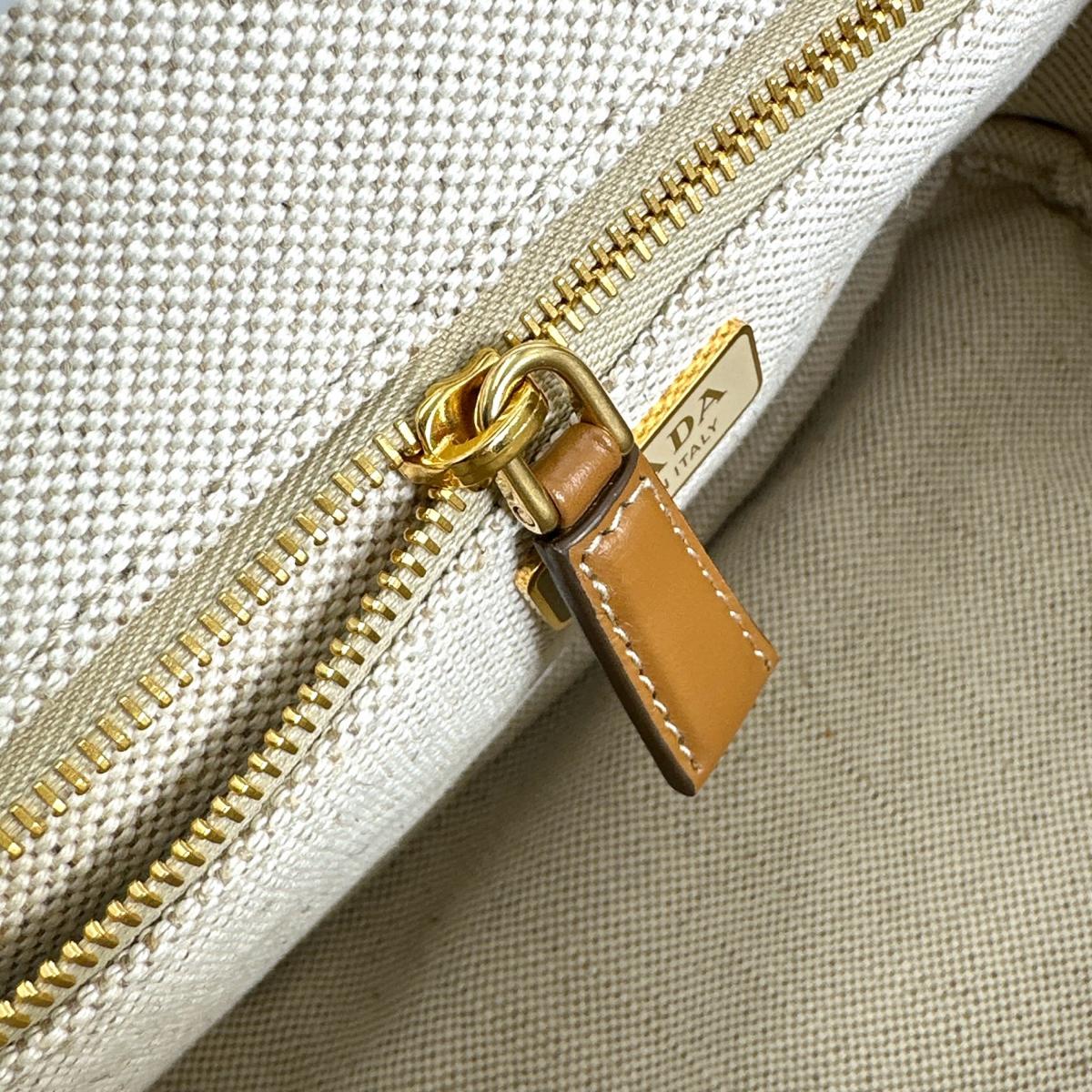 プラダ PRADA ハンドバッグ
2wayバッグ コットン 1BA038 ベージュ 【SS】
【中古】