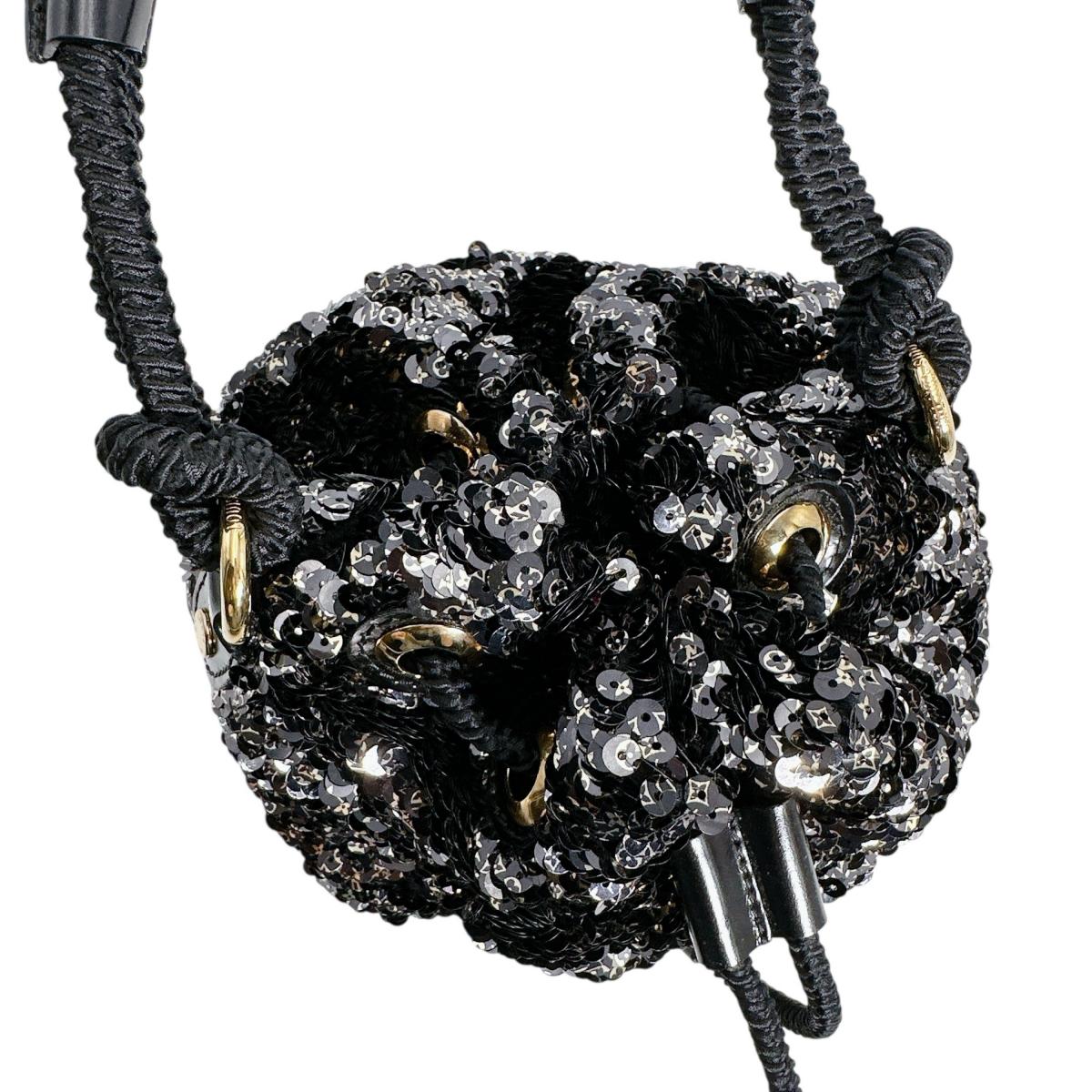 ルイヴィトン LOUIS VUITTON ハンドバッグ
巾着型ハンドバッグ ミニノエロココ スパンコール M40322 ブラック LV
【SS】
【中古】