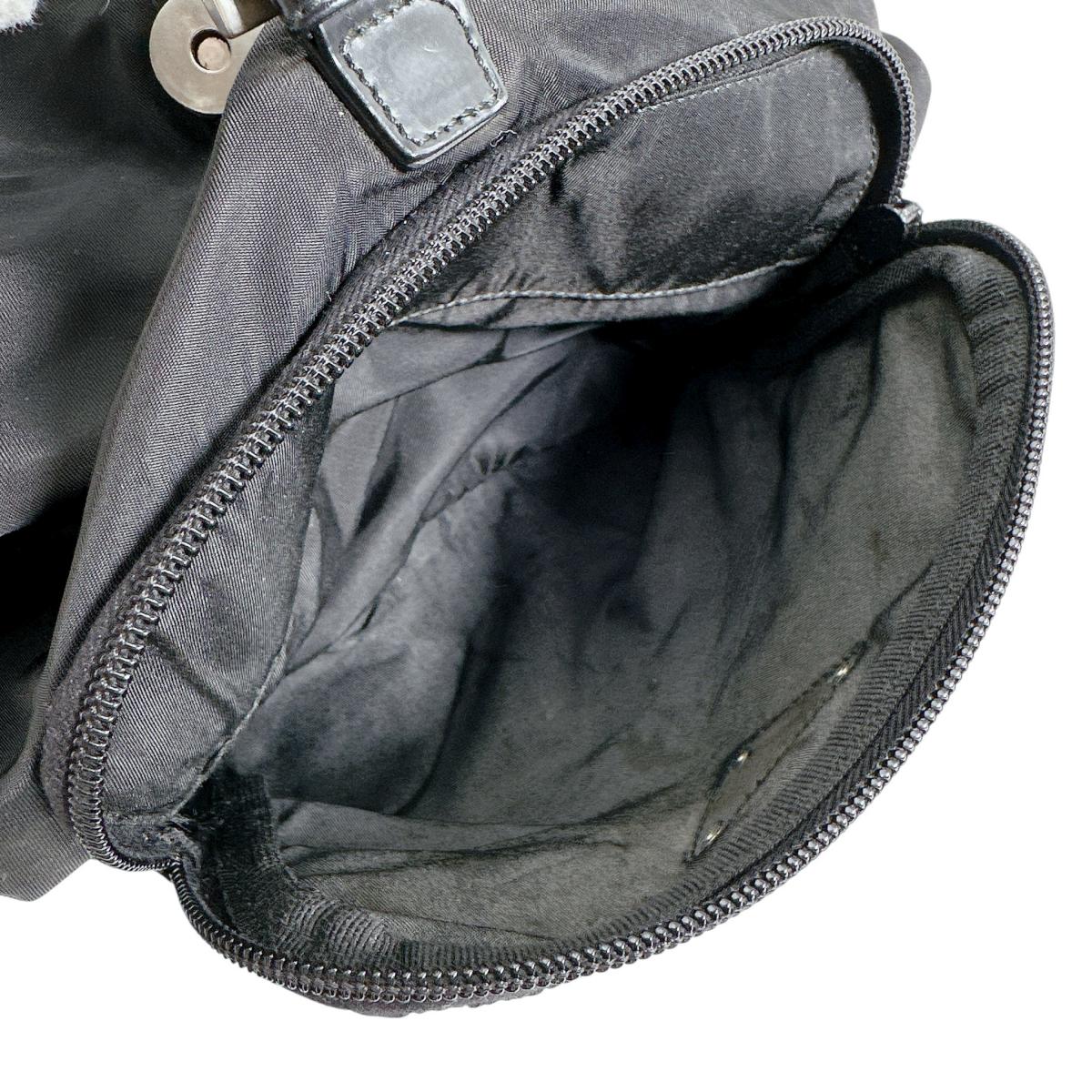 プラダ PRADA リュック・デイパック
ナイロン バックパック リュック ナイロン ブラック 【SS】
【中古】