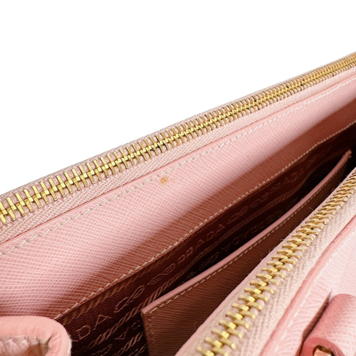 プラダ PRADA ハンドバッグ
ショルダーバッグ サフィアーノ 2wayバッグ 牛革 BN2775 ピンク 【SS】
【中古】