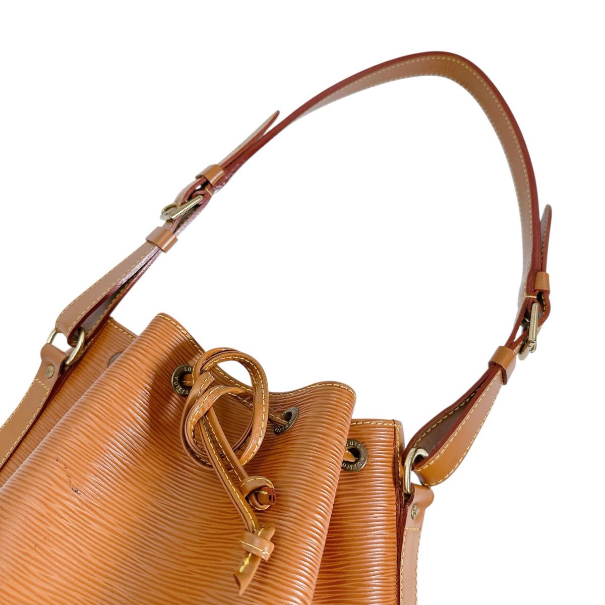 ルイヴィトン LOUIS VUITTON ショルダーバッグ
巾着型ショルダーバッグ エピ ノエ エピレザー M44008 ブラウン LV
【SS】
【中古】