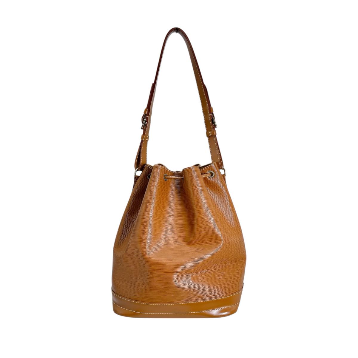 ルイヴィトン LOUIS VUITTON ショルダーバッグ
巾着型ショルダーバッグ エピ ノエ エピレザー M44008 ブラウン LV
【SS】
【中古】