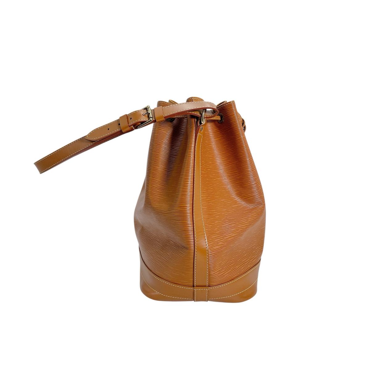 ルイヴィトン LOUIS VUITTON ショルダーバッグ
巾着型ショルダーバッグ エピ ノエ エピレザー M44008 ブラウン LV
【SS】
【中古】