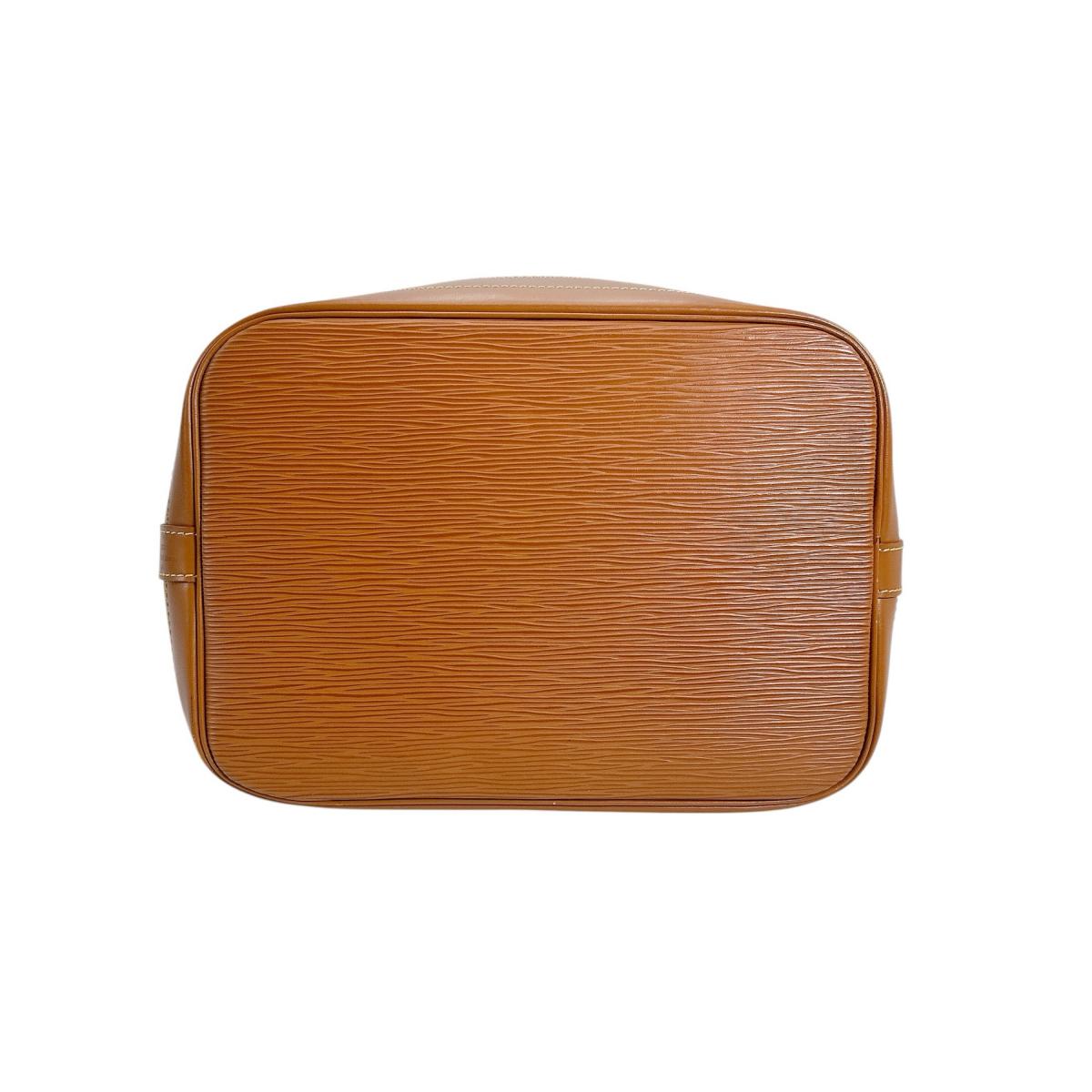 ルイヴィトン LOUIS VUITTON ショルダーバッグ
巾着型ショルダーバッグ エピ ノエ エピレザー M44008 ブラウン LV
【SS】
【中古】