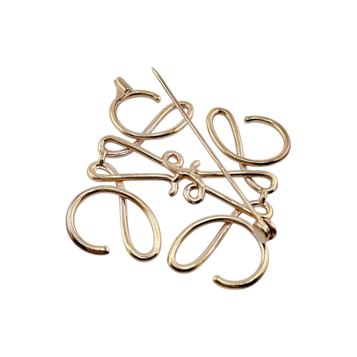 ロエベ LOEWE ブローチ
ブローチ アナグラム GP 111 27 027 ゴールド 【SS】
【中古】