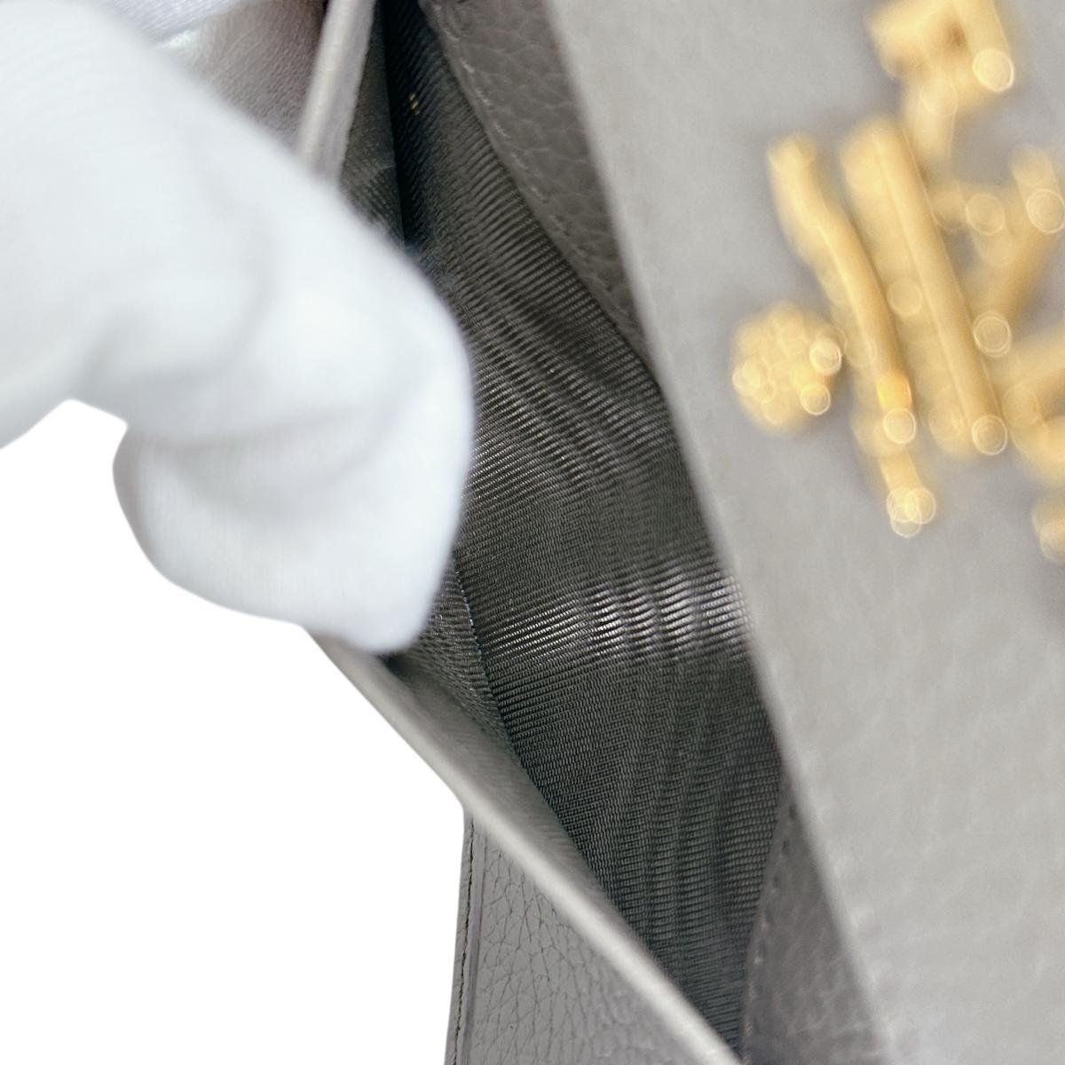 プラダ PRADA キーケース
6本用キーケース ヴィッテログレインレザー サフィアーノ レザー 1PG222 グレージュ 【SS】
【中古】