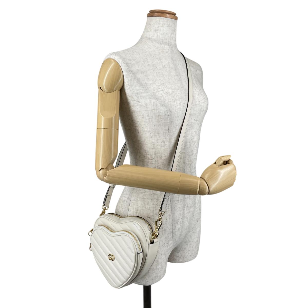 グッチ GUCCI ショルダーバッグ
ショルダーバッグ ハートチェーン インターロッキングG レザー 751628 ホワイト 【SS】
【中古】