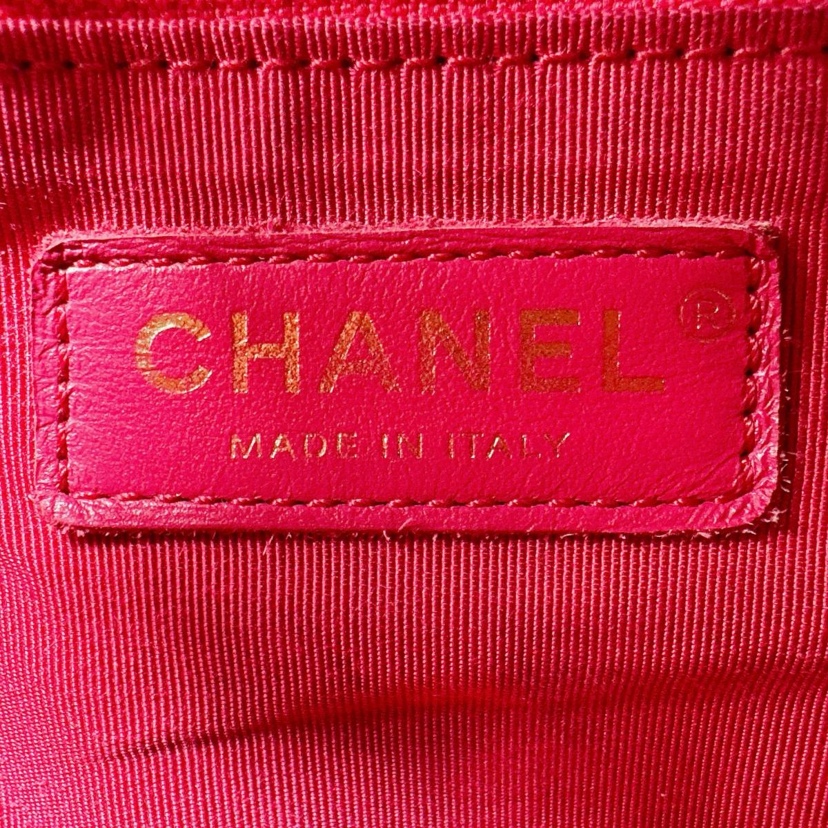 シャネル CHANEL ショルダーバッグ
チェーンショルダーバッグ キャビアスキン マトラッセ マットキャビアスキン AS1977 ネイビー 【SS】
【中古】