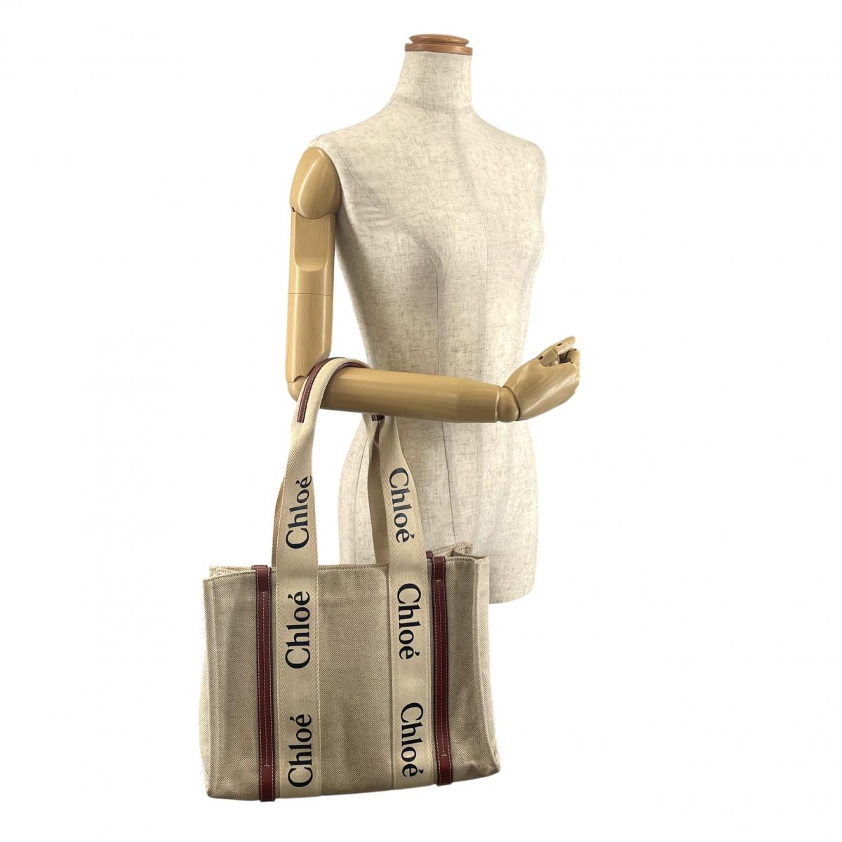 クロエ Chloe ハンドバッグ
ミディアムトートバッグ シャイニーカーフスキン Woody リネン ベージュ 【SS】
【中古】