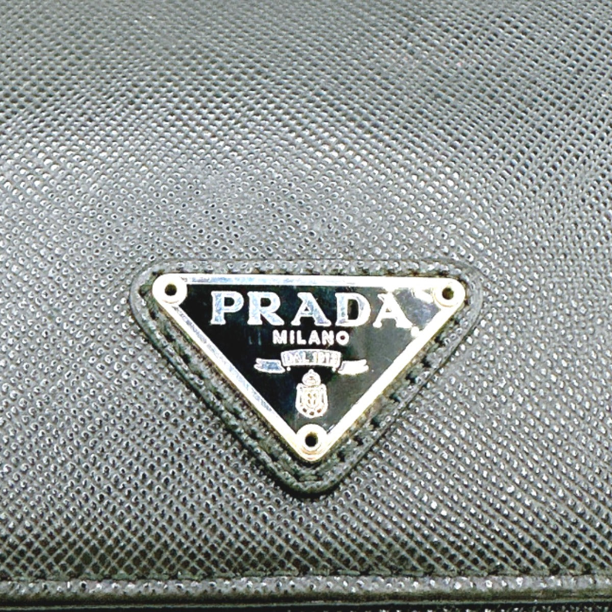 プラダ PRADA 長財布
二つ折り長財布 トライアングル サフィアーノ レザー 1M1132 ブラック 【SS】
【中古】