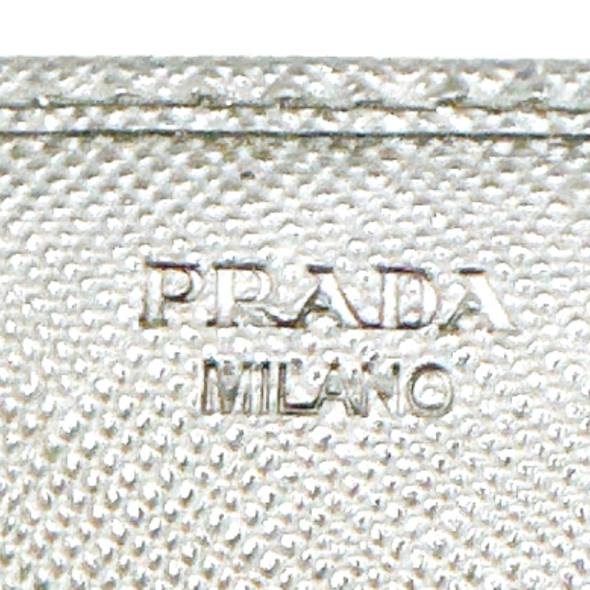 プラダ PRADA 長財布
二つ折り長財布 トライアングル サフィアーノ レザー 1M1132 ブラック 【SS】
【中古】