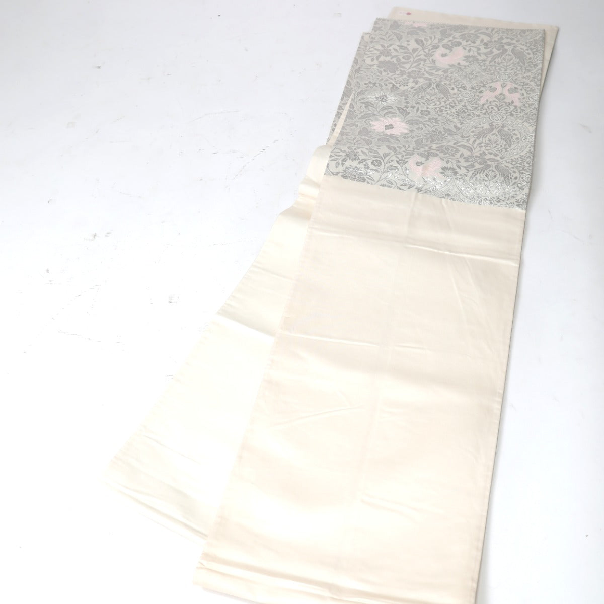 袋帯
正絹 縫い袋 六通柄 鳥柄 銀糸 ピンク 【SS】
【中古】