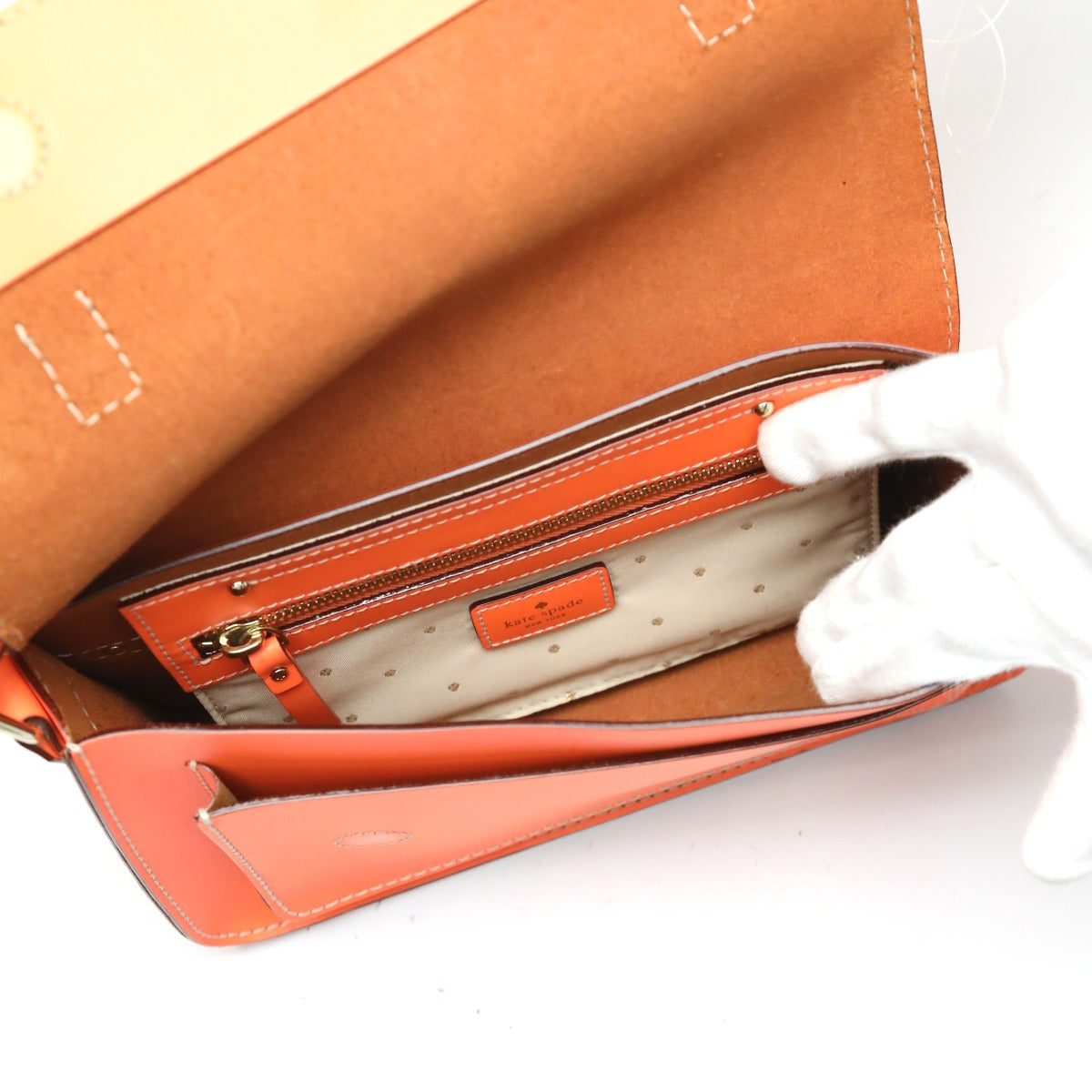 ケイトスペード Kate Spade ショルダーバッグ
斜めがけ フラップ開閉 ポシェット レザー オレンジ 【SS】
【中古】