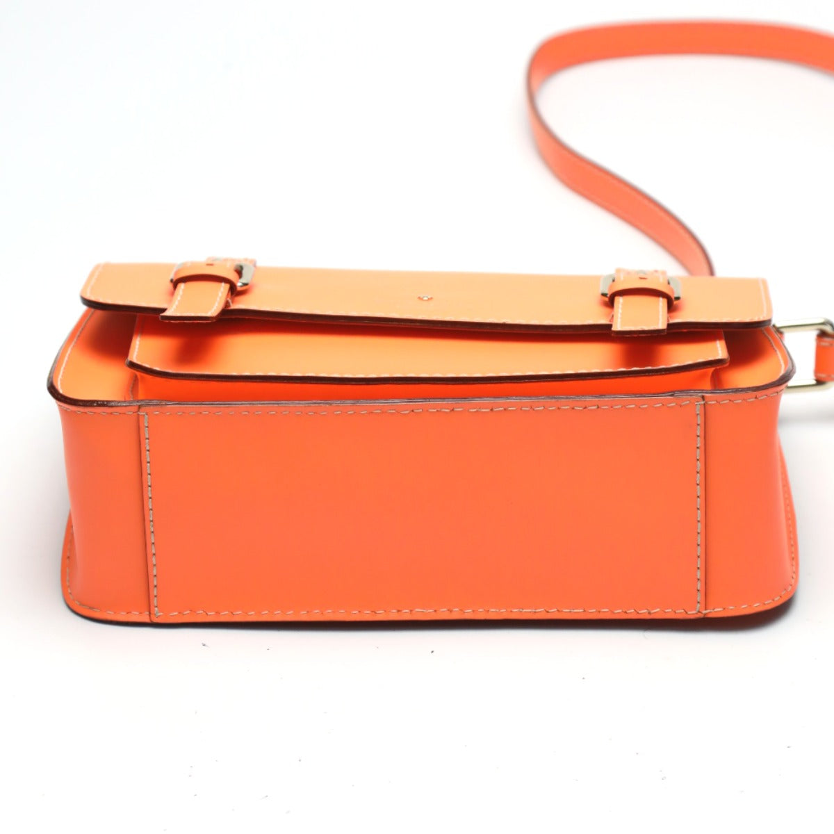 ケイトスペード Kate Spade ショルダーバッグ
斜めがけ フラップ開閉 ポシェット レザー オレンジ 【SS】
【中古】