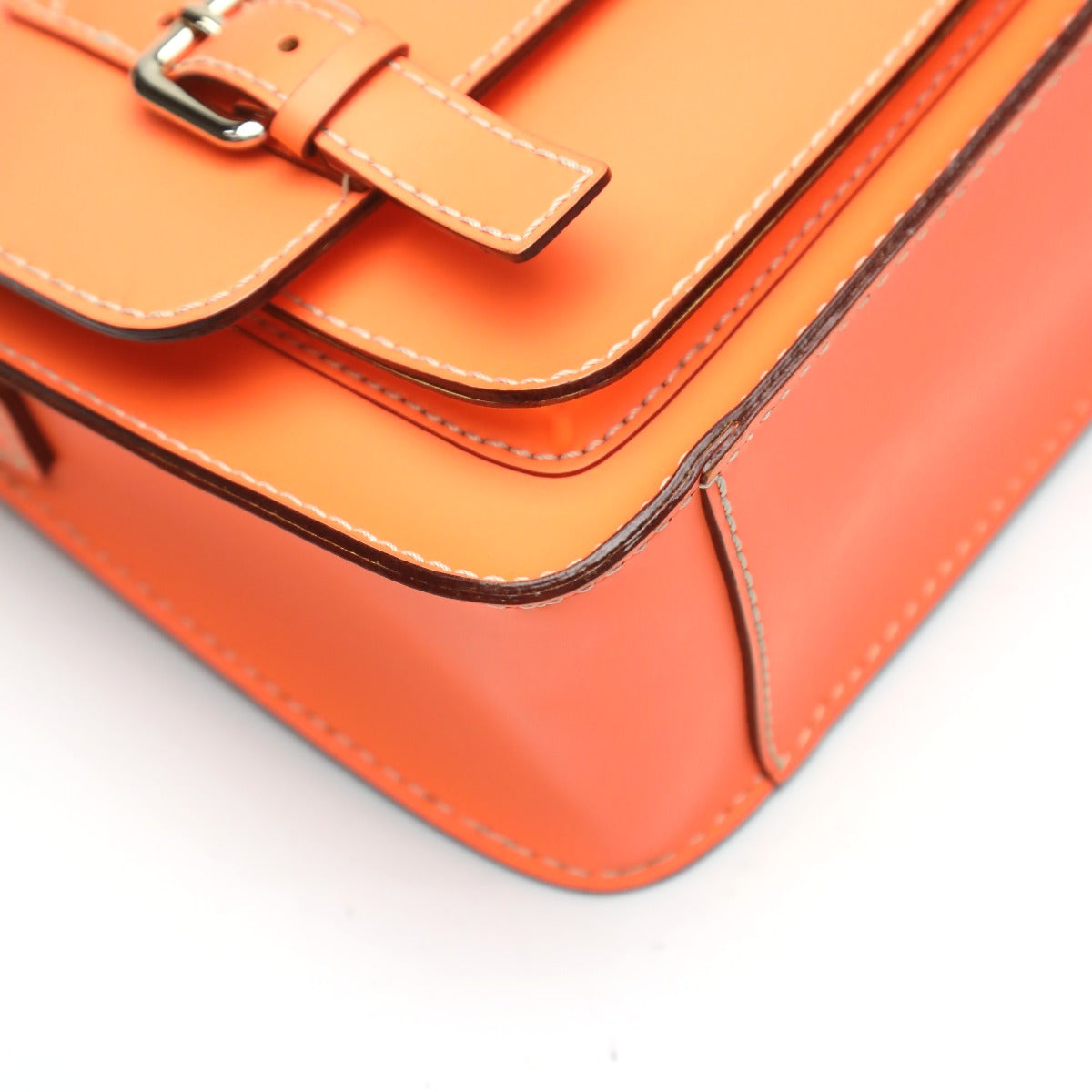 ケイトスペード Kate Spade ショルダーバッグ
斜めがけ フラップ開閉 ポシェット レザー オレンジ 【SS】
【中古】