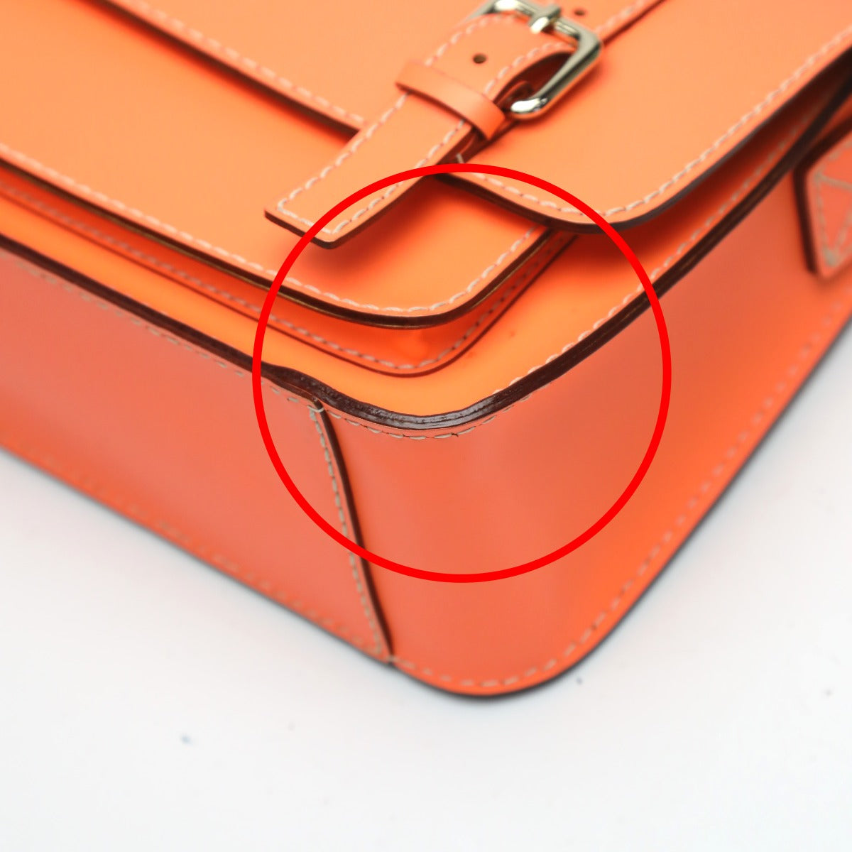 ケイトスペード Kate Spade ショルダーバッグ
斜めがけ フラップ開閉 ポシェット レザー オレンジ 【SS】
【中古】