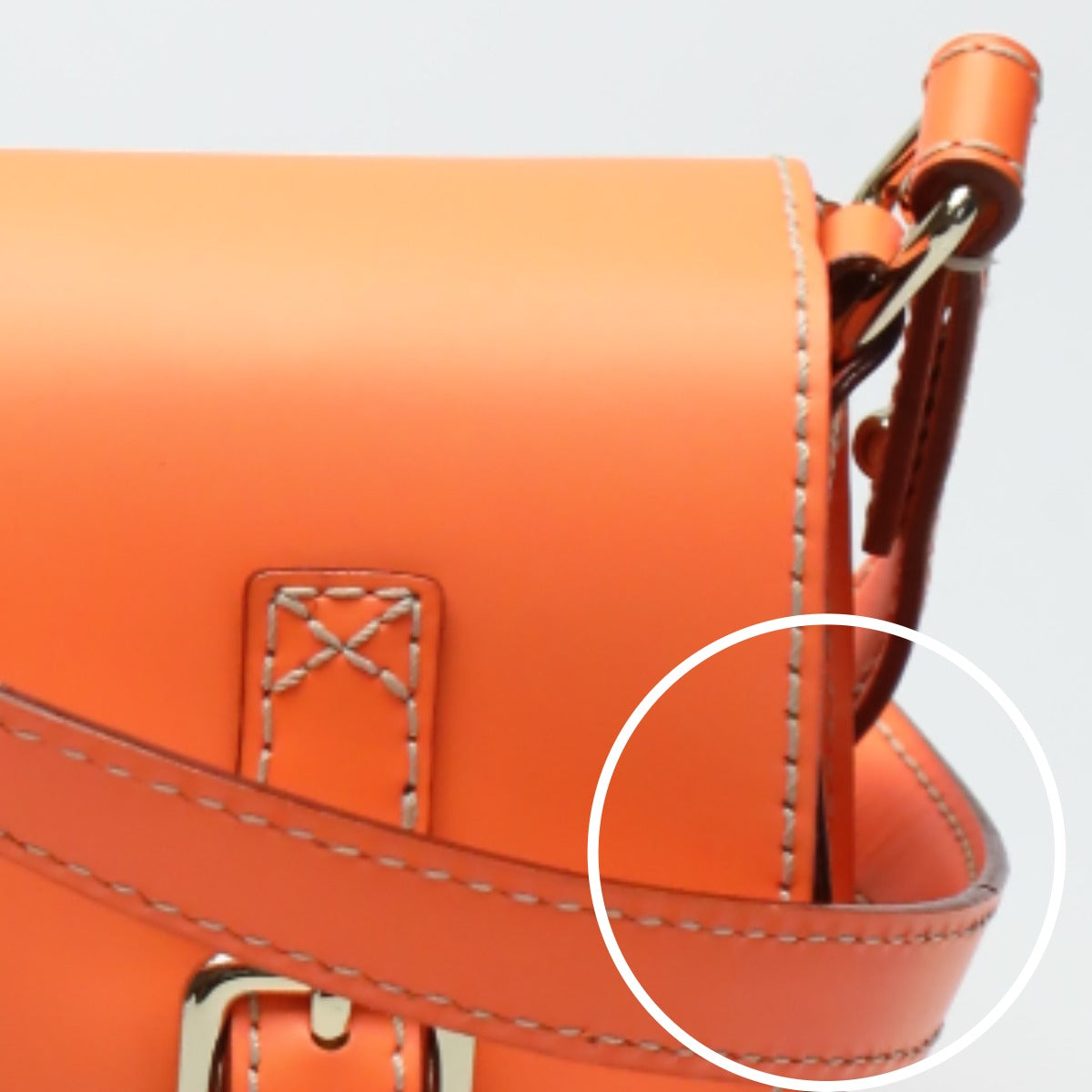 ケイトスペード Kate Spade ショルダーバッグ
斜めがけ フラップ開閉 ポシェット レザー オレンジ 【SS】
【中古】