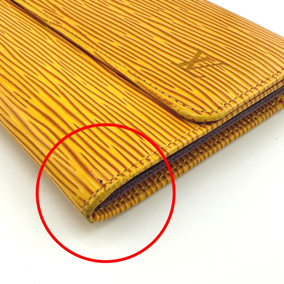 ルイヴィトン LOUIS VUITTON 長財布
3つ折り長財布 エピ ポルトモネクレディ エピレザー M63579 イエロー LV
【SS】
【中古】