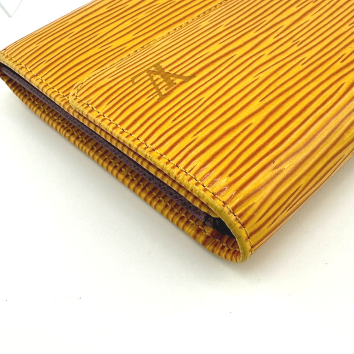 ルイヴィトン LOUIS VUITTON 長財布
3つ折り長財布 エピ ポルトモネクレディ エピレザー M63579 イエロー LV
【SS】
【中古】