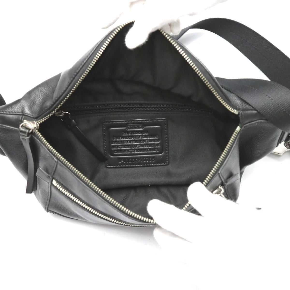 コーチ COACH ボディバッグ
メッセンジャーバッグ レザー 70785 ブラック 【SS】
【中古】