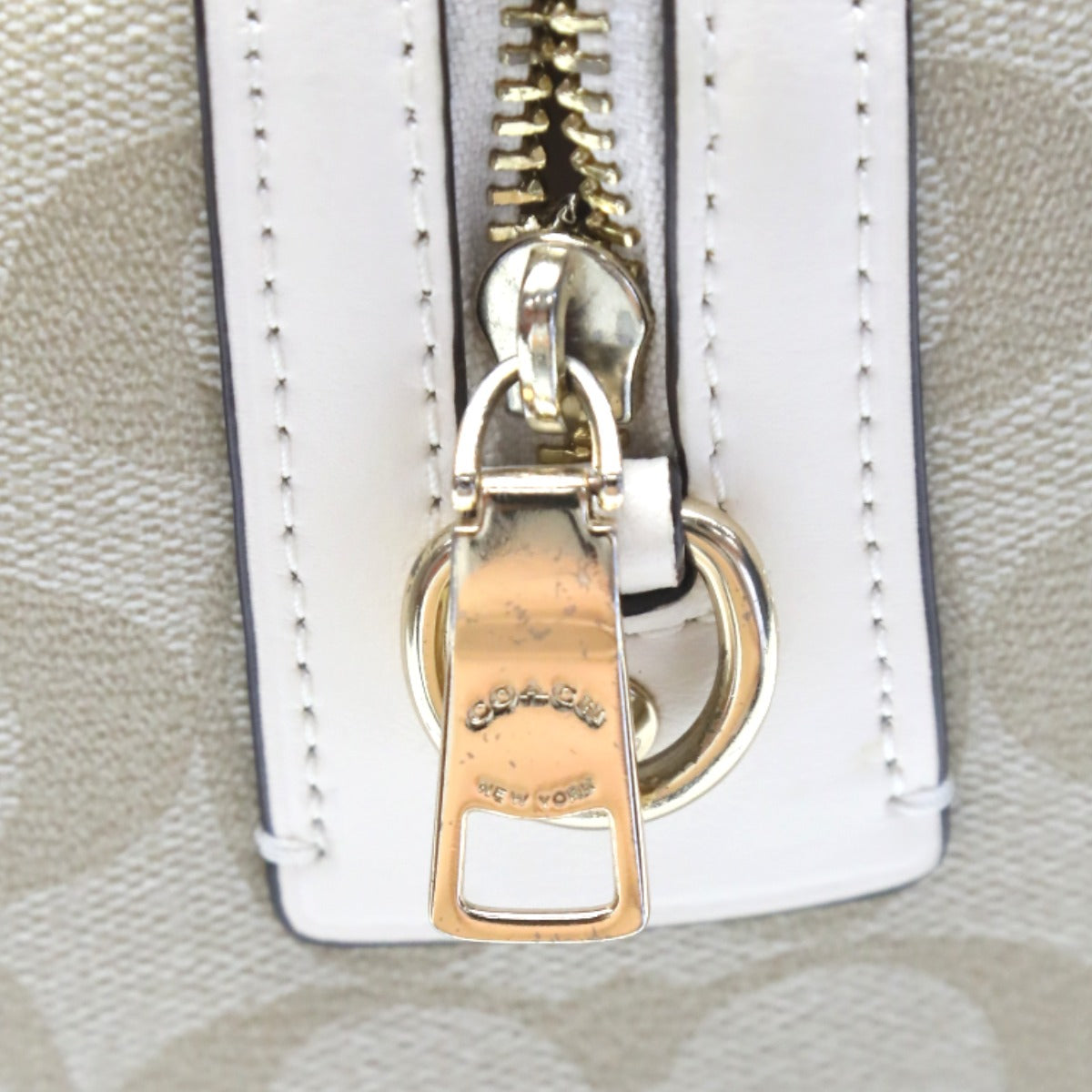 コーチ COACH ハンドバッグ
ハンドバッグ CCキャンバス シグネチャー キャンバス F83607 ベージュ 【SS】
【中古】