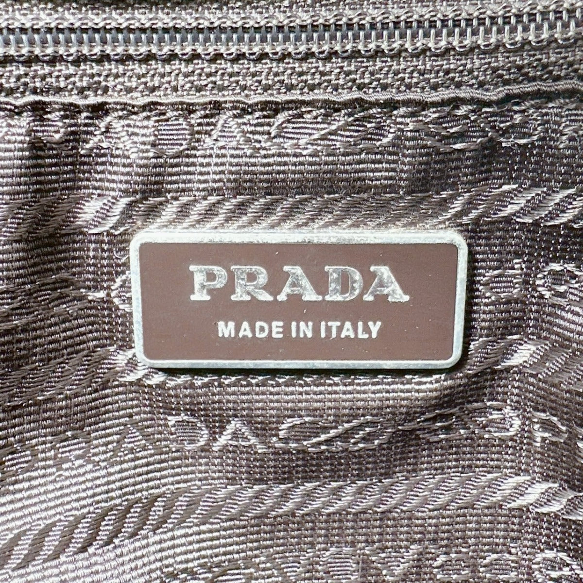 プラダ PRADA ハンドバッグ
ハンドバック ロゴ刺繍 ナイロン BR0977 カーキ 【SS】
【中古】