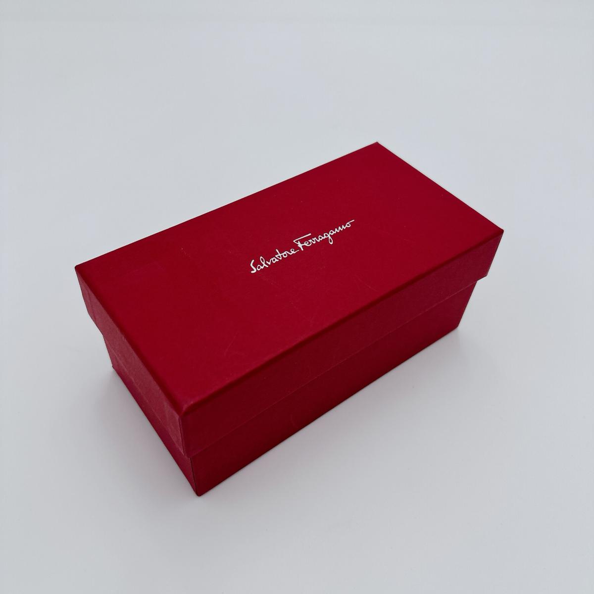 サルヴァトーレフェラガモ Salvatore Ferragamo サングラス
サングラス 125 607 プラスチック SF601S レッド 【SS】
【中古】