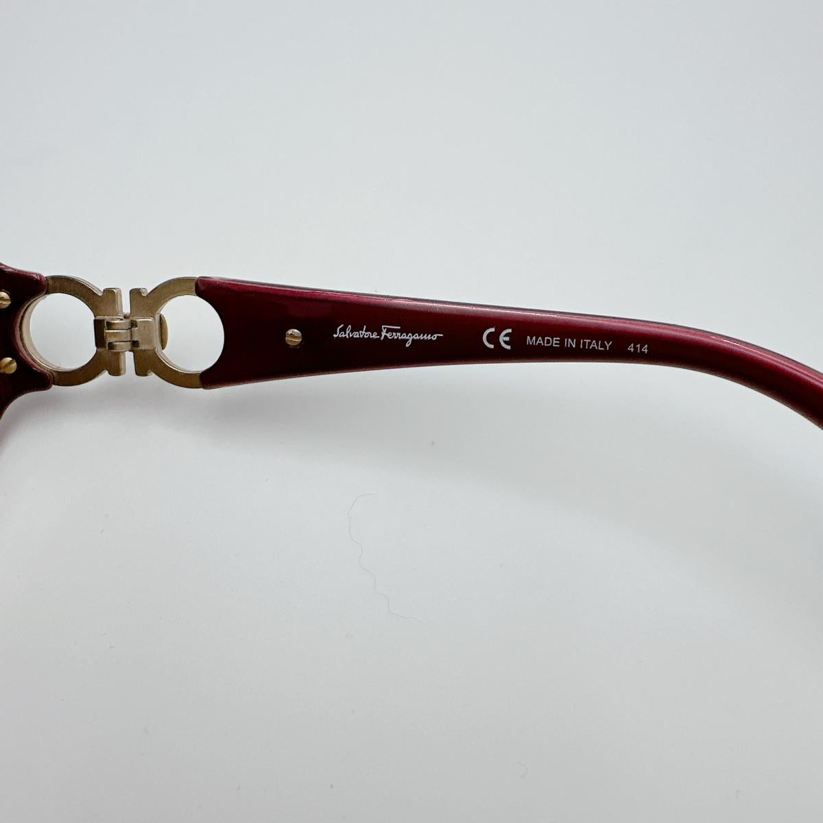 サルヴァトーレフェラガモ Salvatore Ferragamo サングラス
サングラス 125 607 プラスチック SF601S レッド 【SS】
【中古】