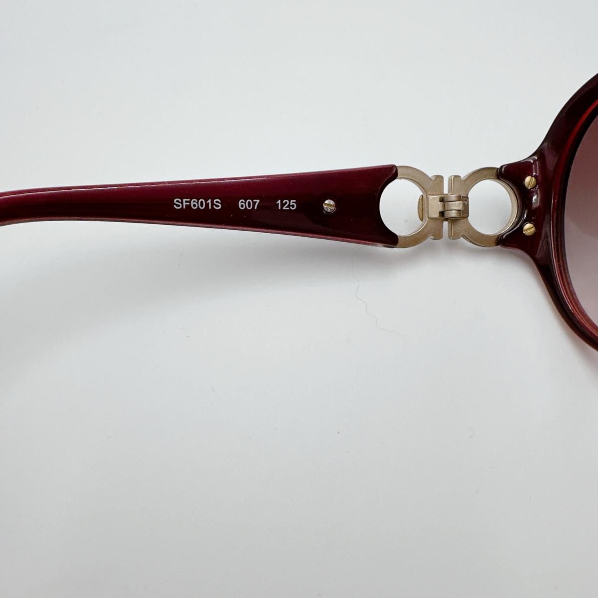 サルヴァトーレフェラガモ Salvatore Ferragamo サングラス
サングラス 125 607 プラスチック SF601S レッド 【SS】
【中古】