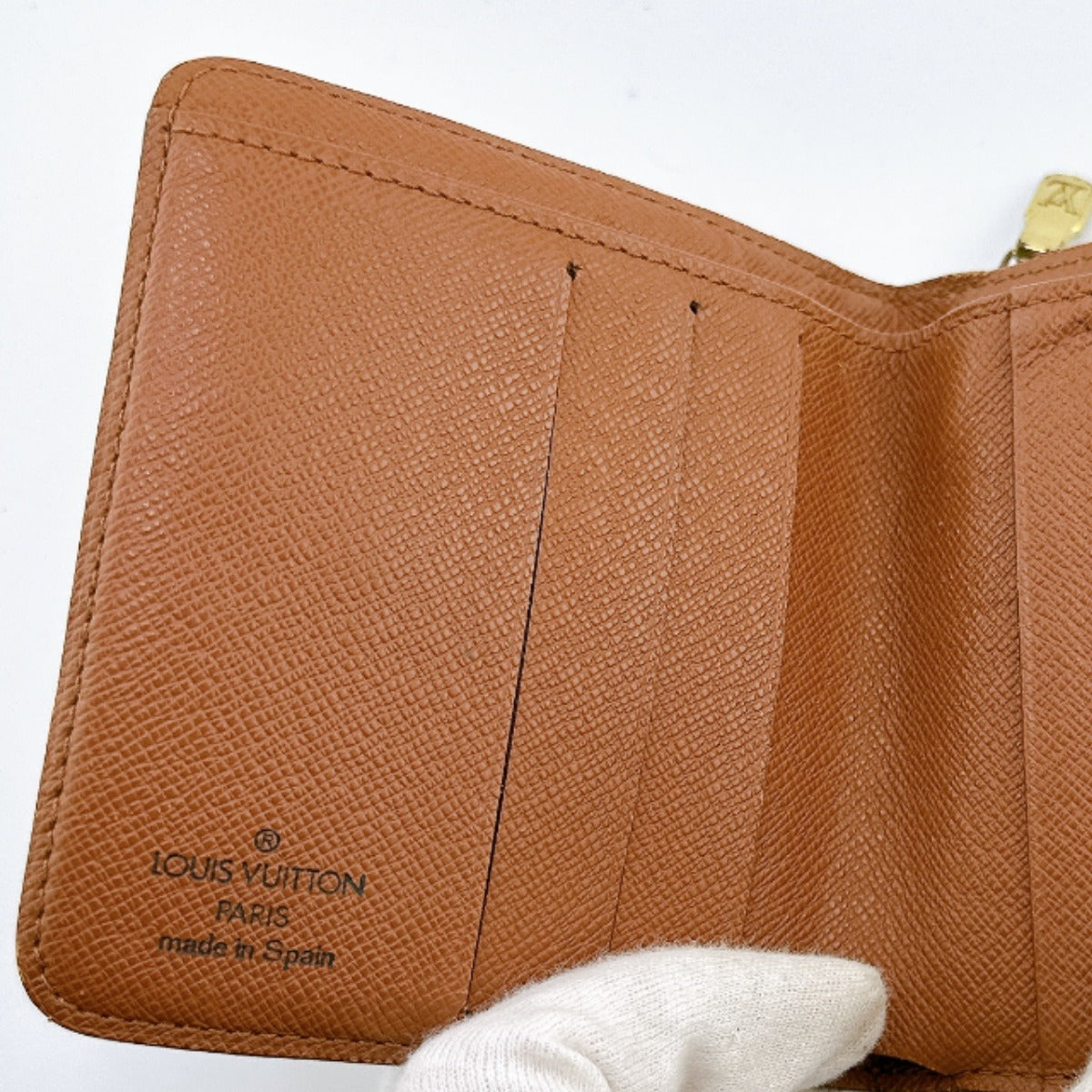 ルイヴィトン LOUIS VUITTON 二つ折り財布
カード用ポケットファスナー付 モノグラム コンパクトジップ モノグラムキャンバス M61667 ブラウン LV
【SS】
【中古】