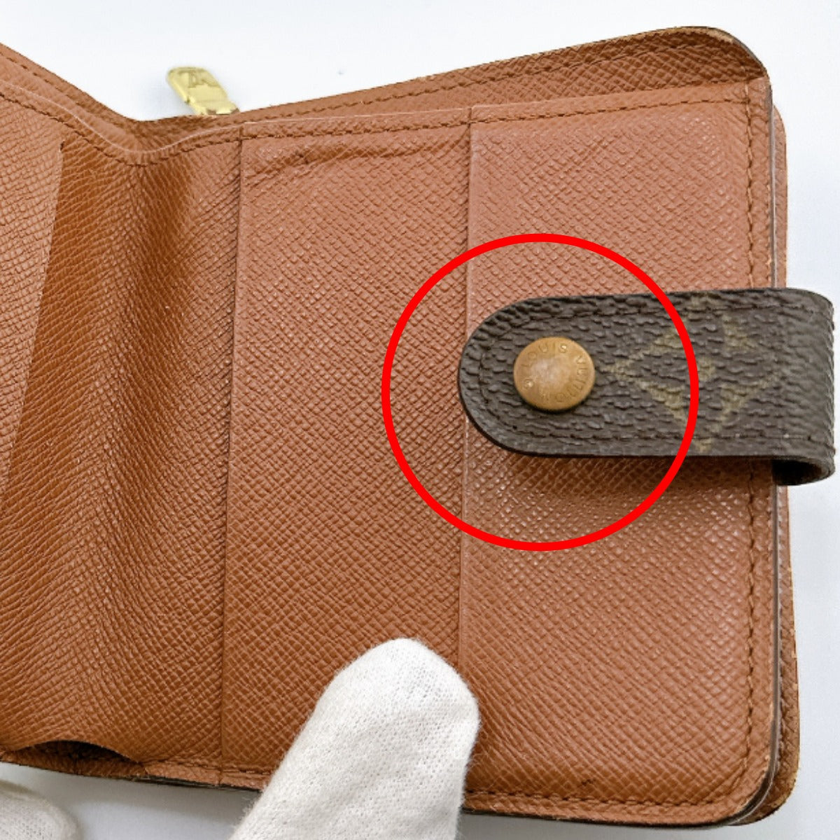 ルイヴィトン LOUIS VUITTON 二つ折り財布
カード用ポケットファスナー付 モノグラム コンパクトジップ モノグラムキャンバス M61667 ブラウン LV
【SS】
【中古】