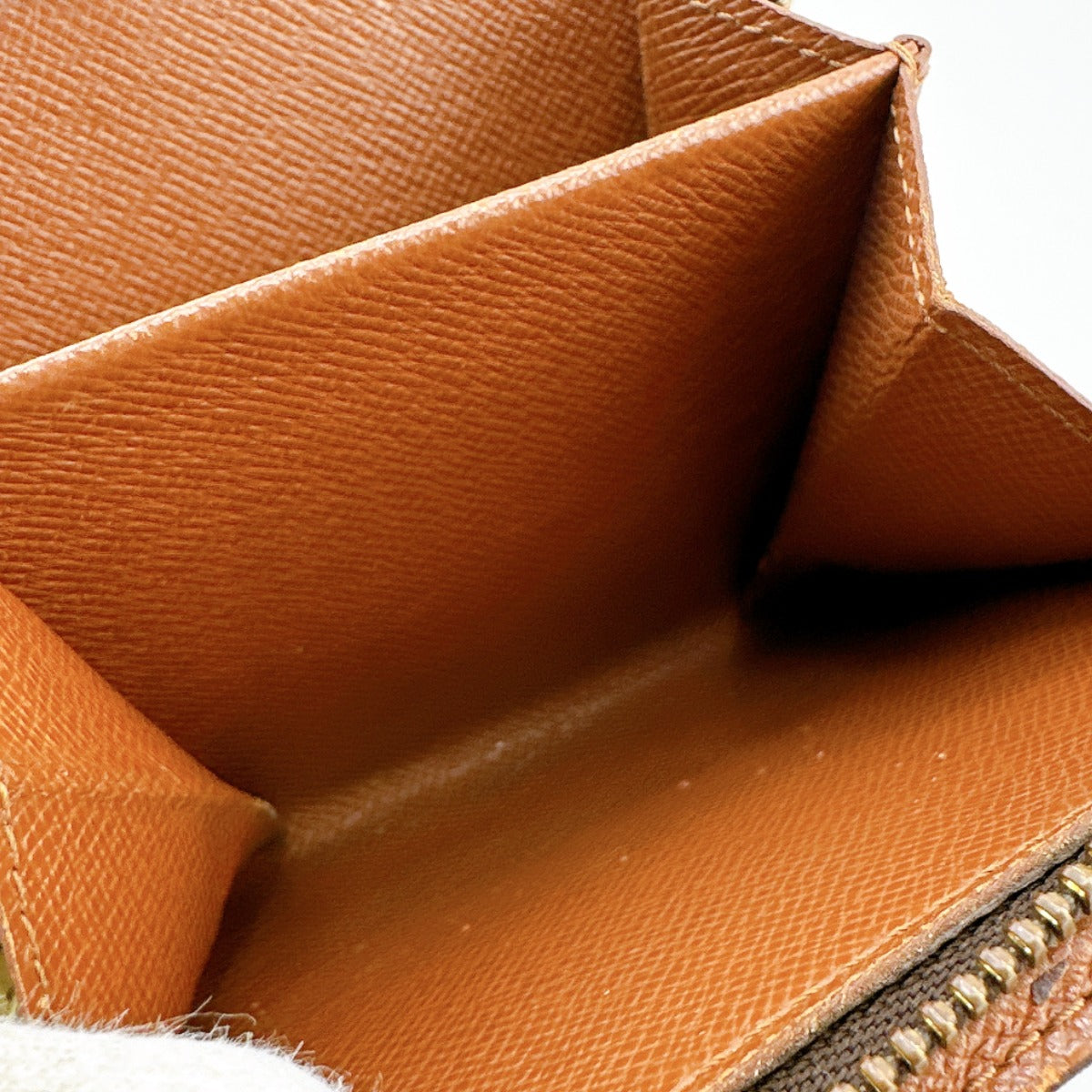 ルイヴィトン LOUIS VUITTON 二つ折り財布
カード用ポケットファスナー付 モノグラム コンパクトジップ モノグラムキャンバス M61667 ブラウン LV
【SS】
【中古】