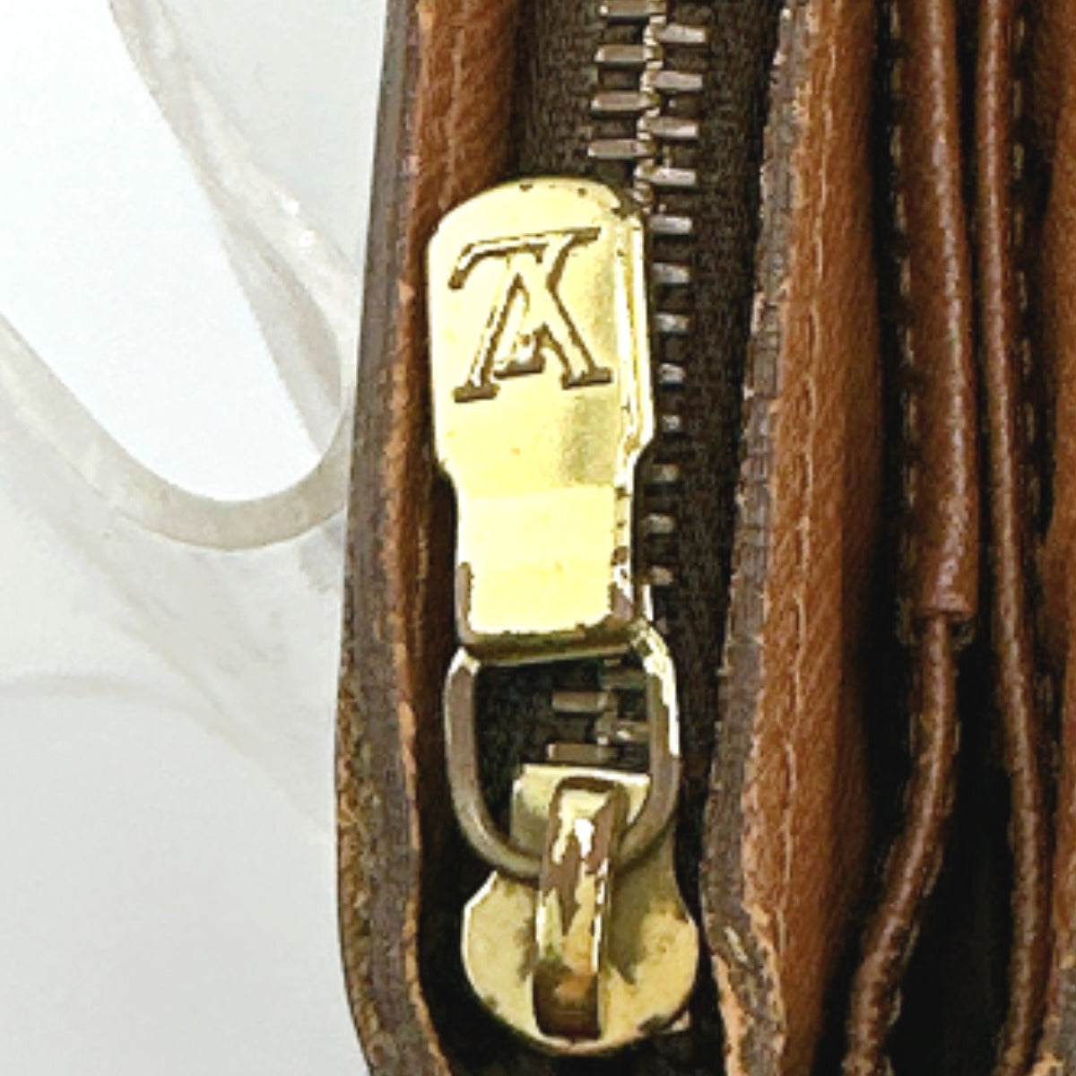 ルイヴィトン LOUIS VUITTON 二つ折り財布
カード用ポケットファスナー付 モノグラム コンパクトジップ モノグラムキャンバス M61667 ブラウン LV
【SS】
【中古】