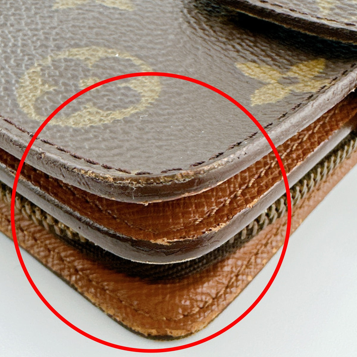 ルイヴィトン LOUIS VUITTON 二つ折り財布
カード用ポケットファスナー付 モノグラム コンパクトジップ モノグラムキャンバス M61667 ブラウン LV
【SS】
【中古】