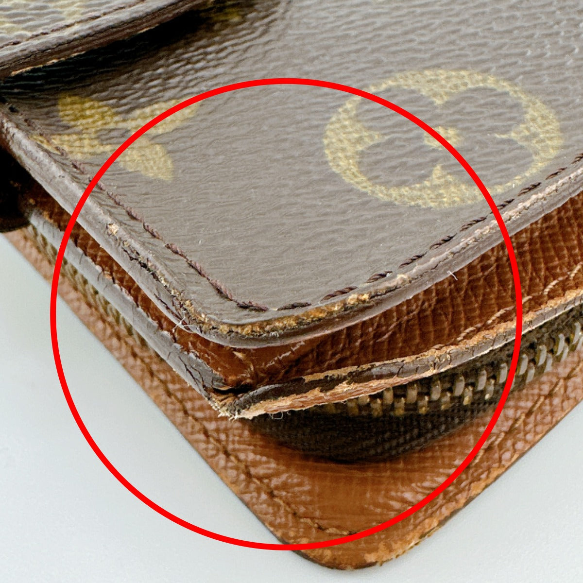 ルイヴィトン LOUIS VUITTON 二つ折り財布
カード用ポケットファスナー付 モノグラム コンパクトジップ モノグラムキャンバス M61667 ブラウン LV
【SS】
【中古】
