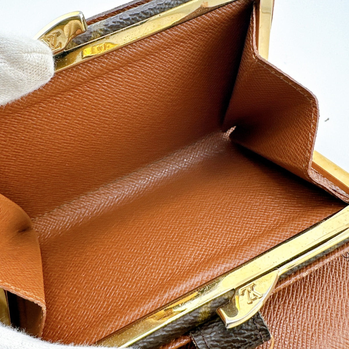 ルイヴィトン LOUIS VUITTON 二つ折り財布
カード用ポケット付がま口財布 モノグラム ポルト モネ・ビエ ヴィエノア モノグラムキャンバス M61663 ブラウン LV
【SS】
【中古】