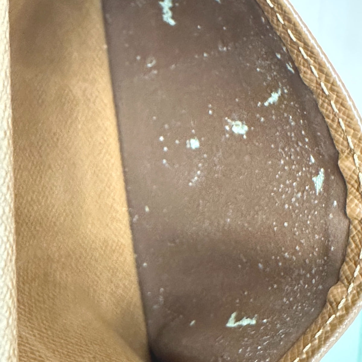 ルイヴィトン LOUIS VUITTON 二つ折り財布
カード用ポケット付がま口財布 モノグラム ポルト モネ・ビエ ヴィエノア モノグラムキャンバス M61663 ブラウン LV
【SS】
【中古】