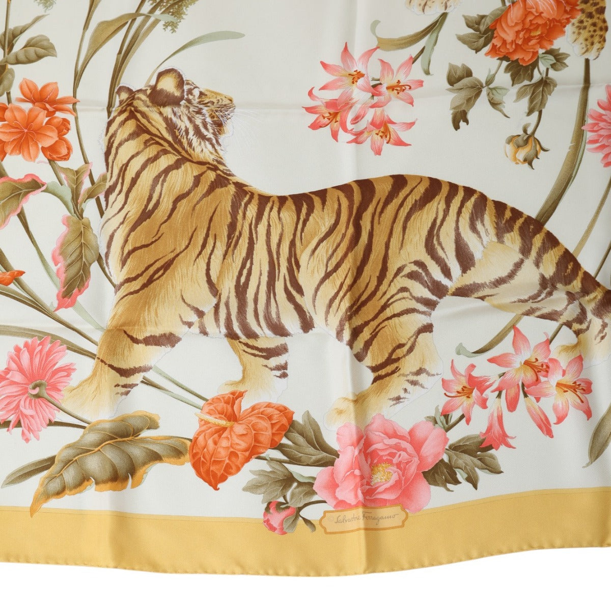 サルヴァトーレフェラガモ Salvatore Ferragamo スカーフ
スカーフ シルク100% 虎×花 シルク イエロー 【SS】
【中古】