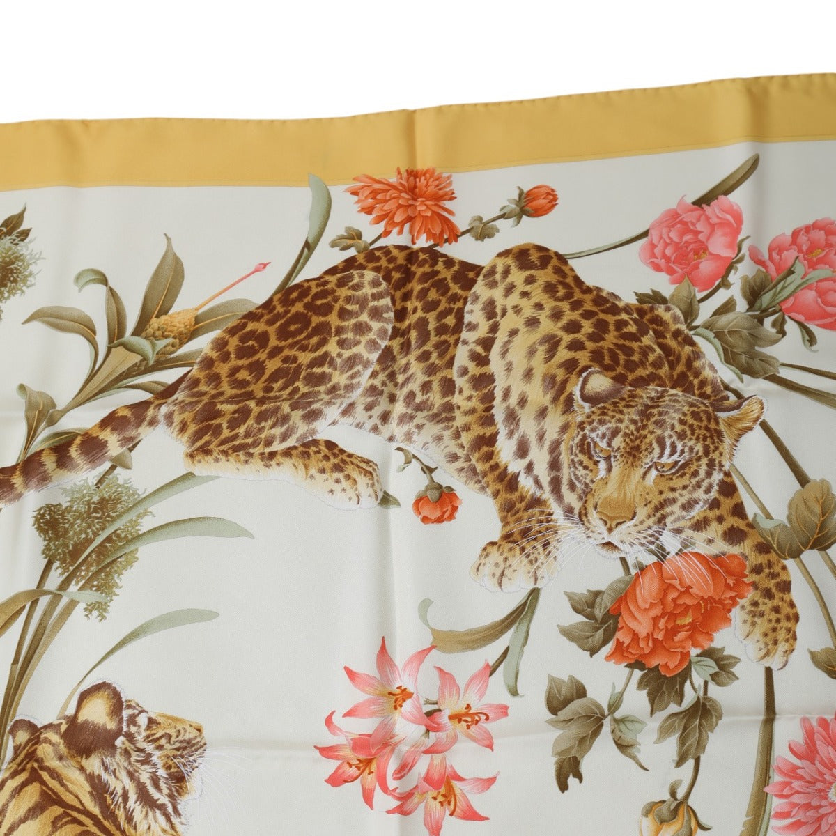 サルヴァトーレフェラガモ Salvatore Ferragamo スカーフ
スカーフ シルク100% 虎×花 シルク イエロー 【SS】
【中古】