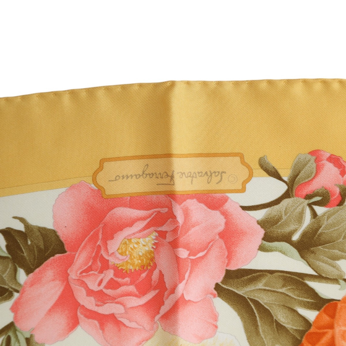 サルヴァトーレフェラガモ Salvatore Ferragamo スカーフ
スカーフ シルク100% 虎×花 シルク イエロー 【SS】
【中古】