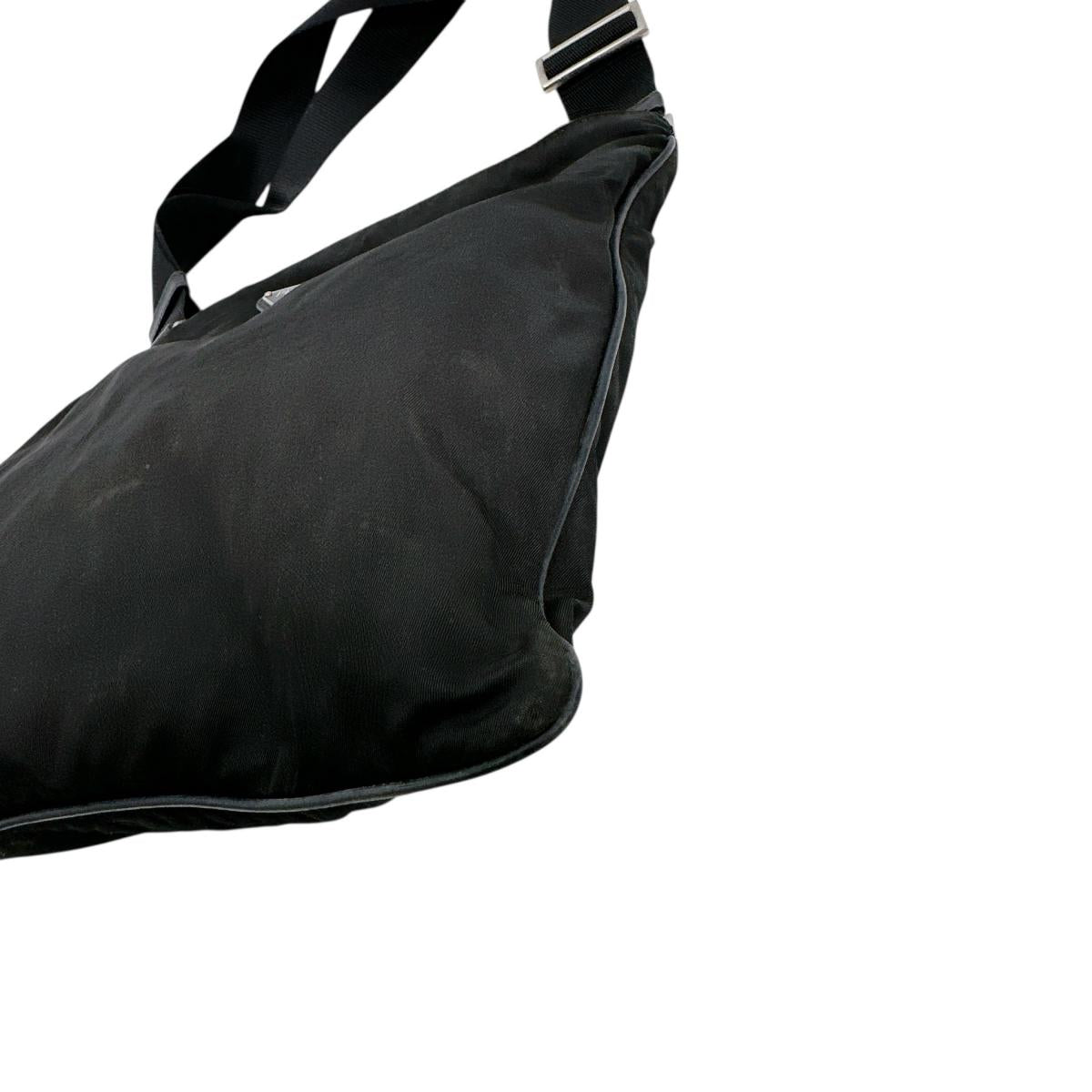 プラダ PRADA ショルダーバッグ
クロスボディバッグ 軽量 斜め掛け ナイロン ブラック 【SS】
【中古】