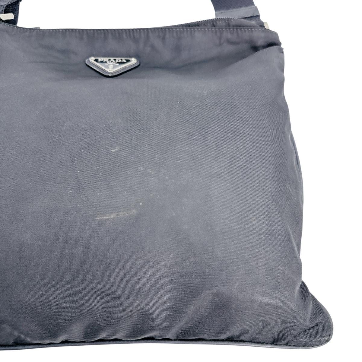 プラダ PRADA ショルダーバッグ
クロスボディバッグ 軽量 斜め掛け ナイロン ブラック 【SS】
【中古】